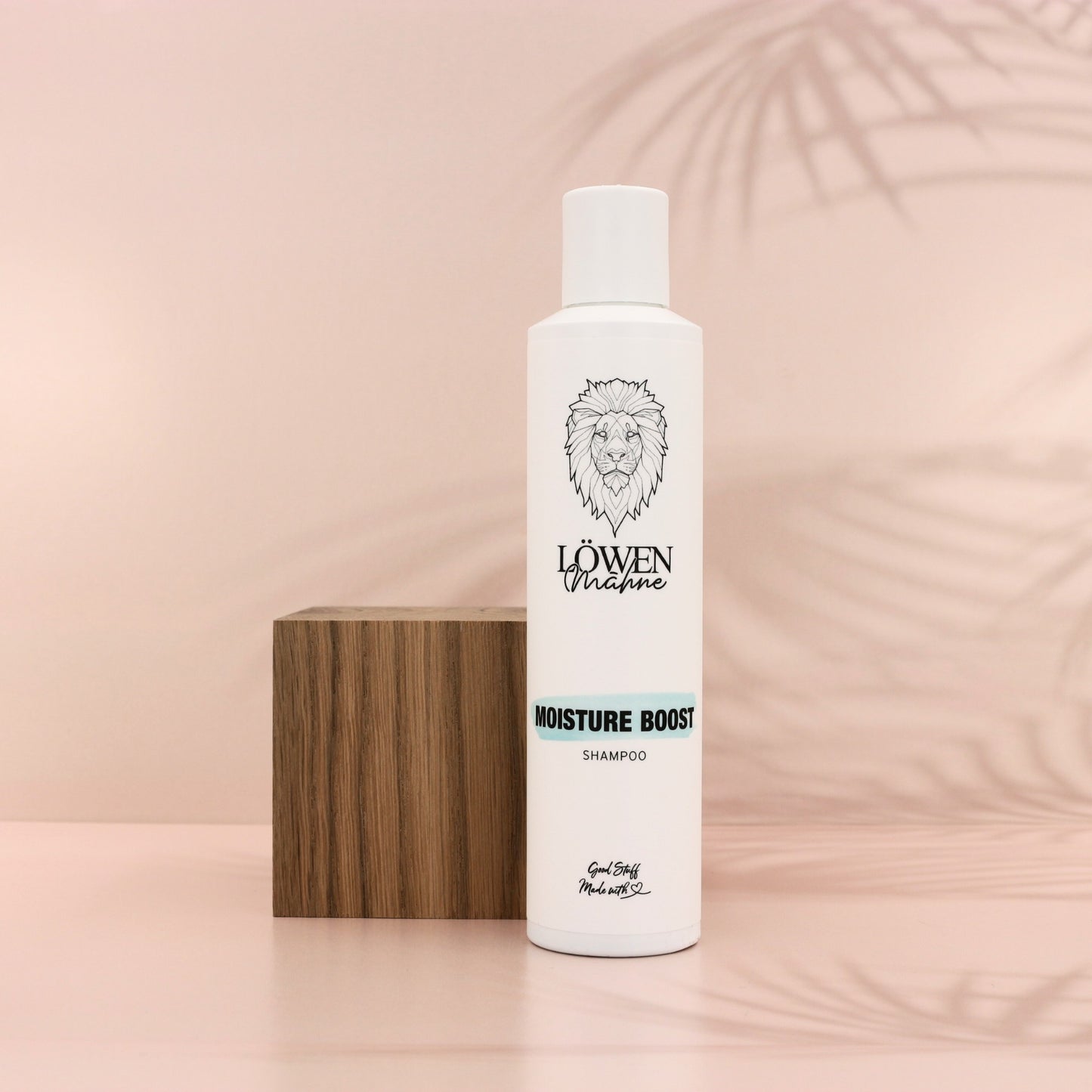 Löwenmähne Produkt Foto Moisture Boost Shampoo HIntergrund Palmen