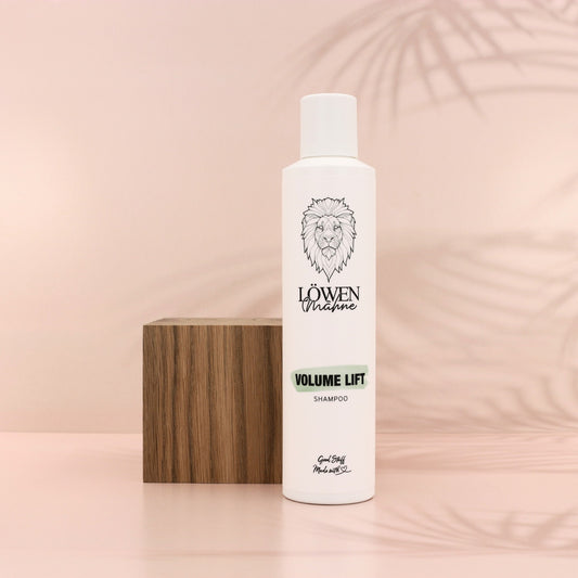 Löwenmähne Produkt Foto Volume Lift Shampoo Hintergrund Palmen
