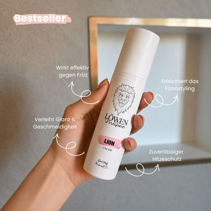 Löwenmähne LION Cream Haarcreme in der Hand – Stylingcreme mit Hitzeschutz gegen Frizz für geschmeidige, glänzende Haare.